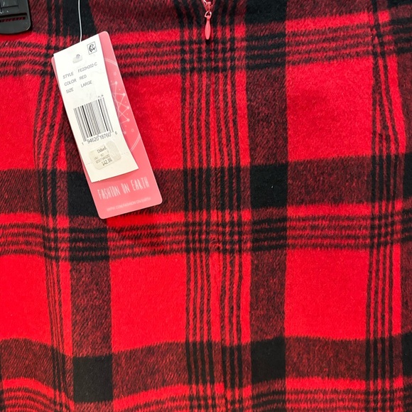 NWT- FASHION on Earth Plaid Mini Skirt w/ Small Slit. Red/ White - Picture 4 of 4